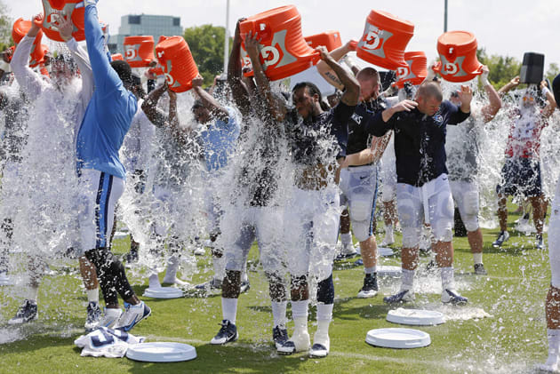 titans-ice-bucket-challenge.jpg